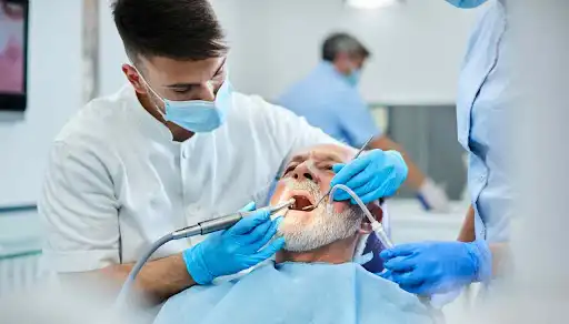بهترین دندان مصنوعی برای افراد مسن